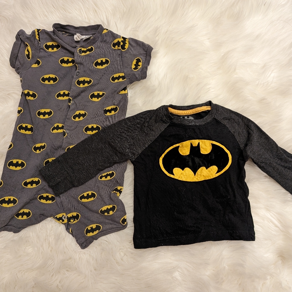 set of 2 boys toddlers batman onesie shirt sz 12-18 mos